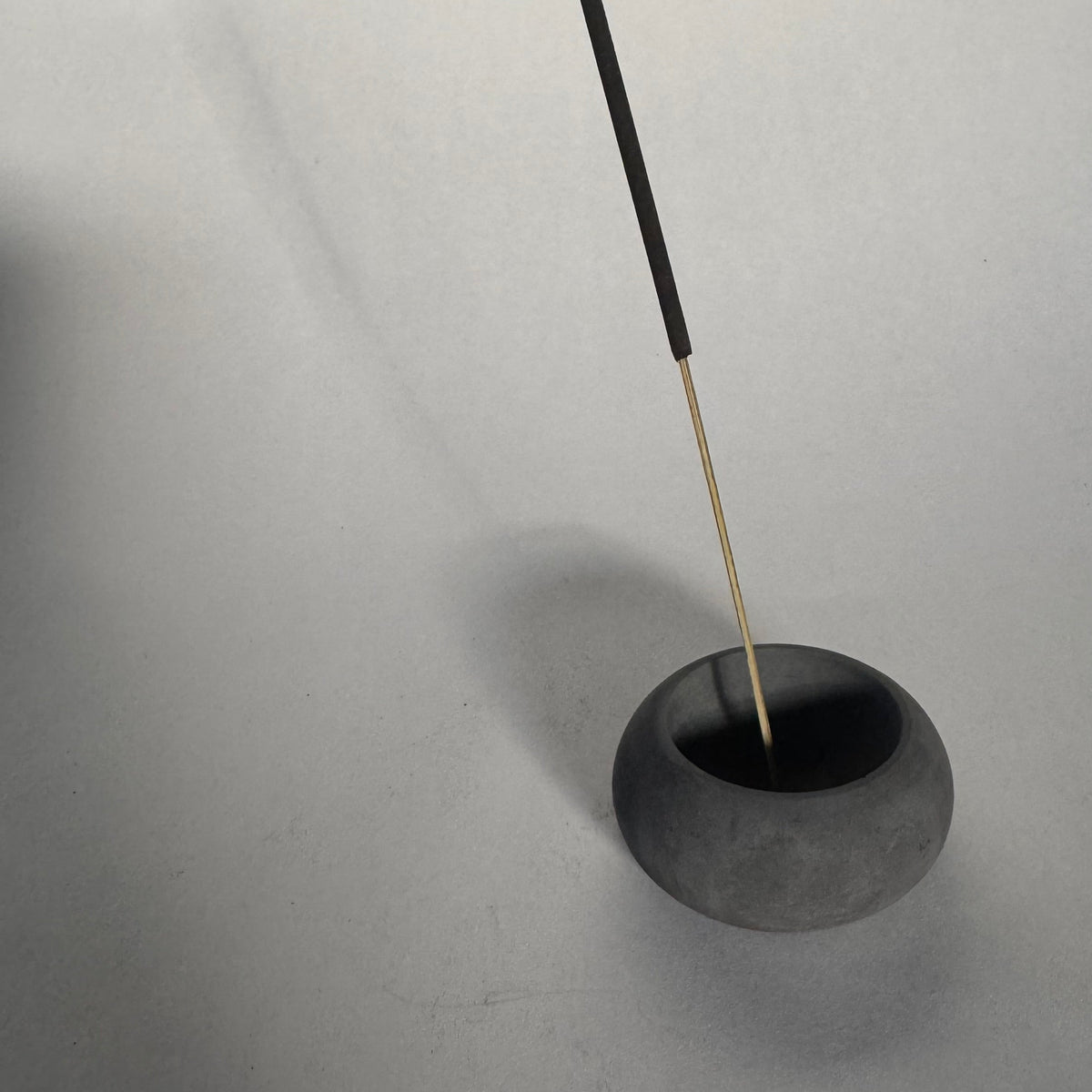 Round cement incense holder