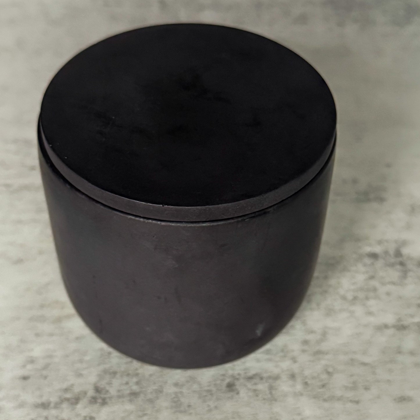 White Tea & Aloe Scented Candle - Cement Jar, 9 oz